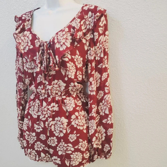 💚5/$25 Band of Gypsies Red & White Floral Boho Long Sleeve Romper Size Small - Picture 5 of 7